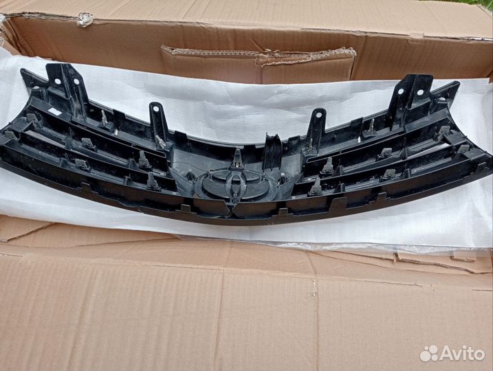 Решетка радиатора toyota corolla E 180