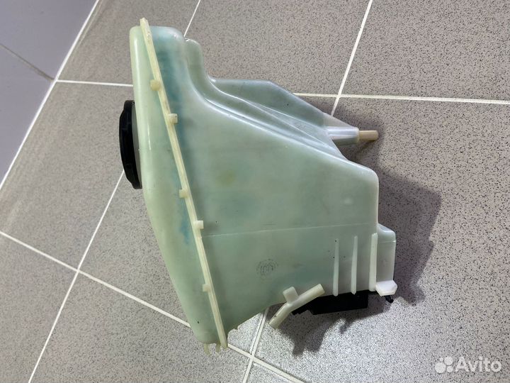 Бачок омывателя Toyota Corolla Levin 1994