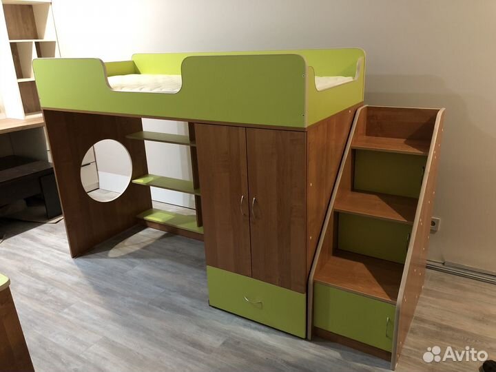 Кровать чердак с комплектом мебели