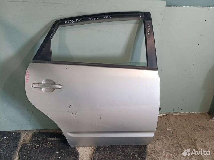 Дверь правая Toyota Prius NHW20