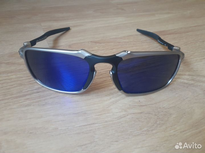 Солнцезащитные очки Oakley Badman