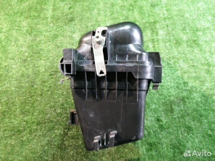 Корпус воздушного фильтра Toyota Corolla Fielder