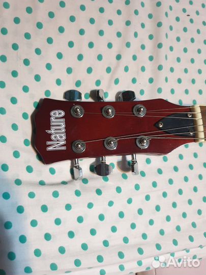 Акустическая гитара