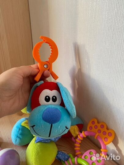 Игрушки погремушки для малыша