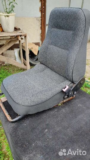 Автомобильное сиденье