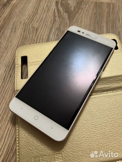 ZTE Blade A610, 2/16 ГБ
