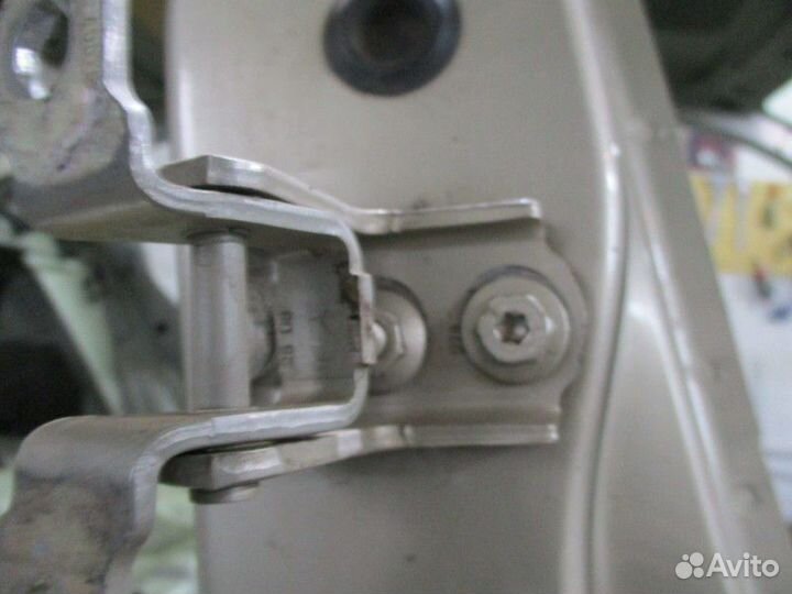 Петля двери задней правой верхняя Renault Megane 2