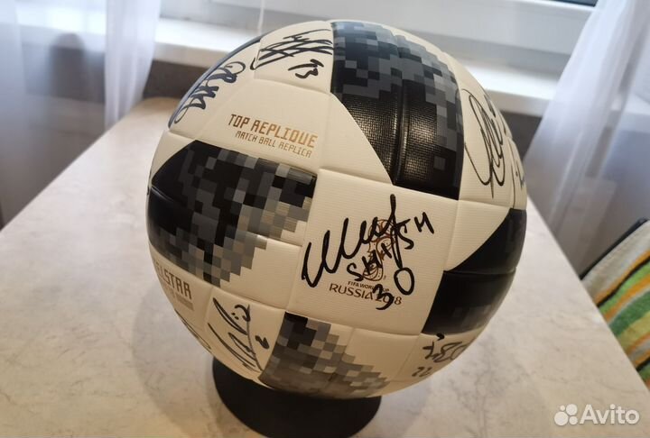 Футбольный мяч с автографами сб Россия чм 2018