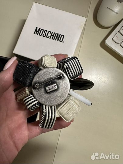 Брошь Moschino