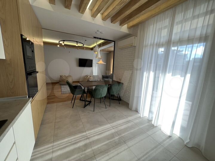 2-к. квартира, 76 м², 2/4 эт.