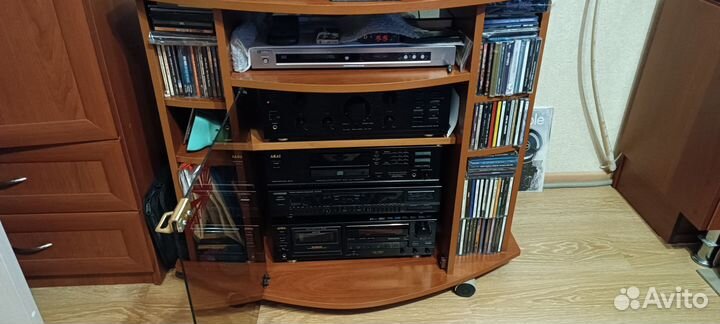 Тумба под телевизор и аппаратуру