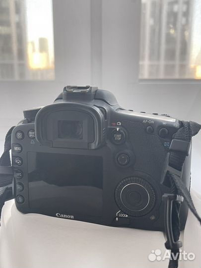 Зеркальный фотоаппарат canon eos 7D