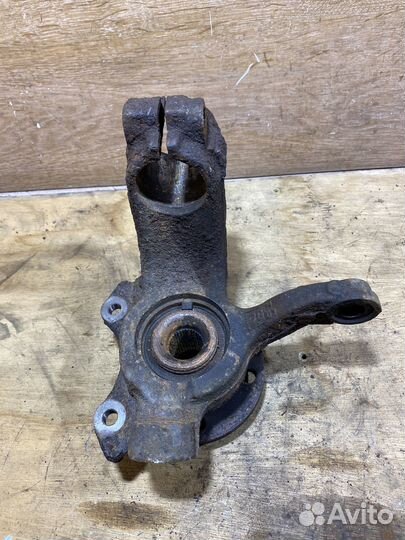 Поворотный кулак правый Skoda Fabia 2 X103