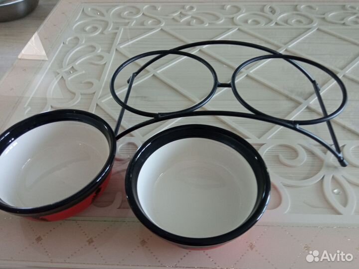 Керамические миски с подставкой для животных