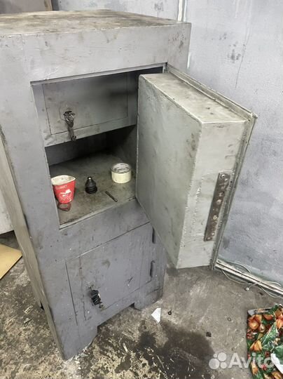 Сейф металлический