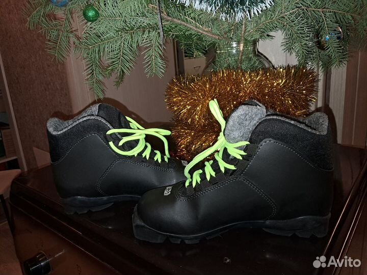 Лыжные ботинки