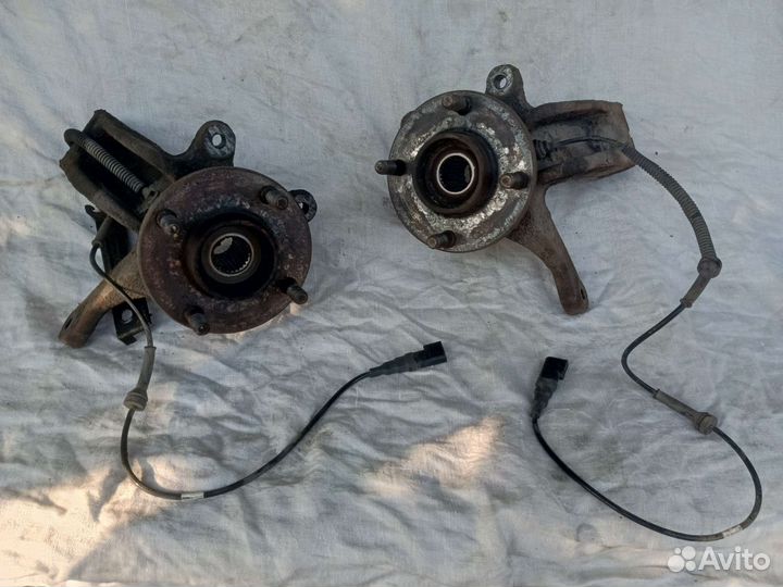 Поворотный кулаки Форд Фюжен 1