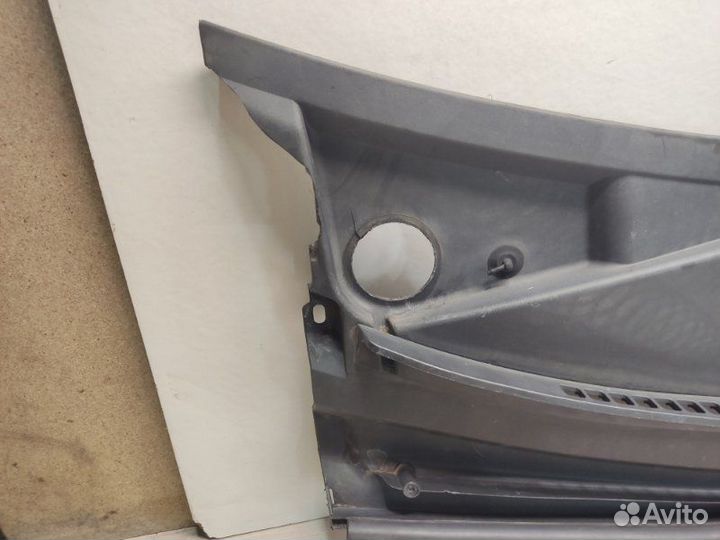 Накладка трапеции (жабо) Mercedes Vito W639