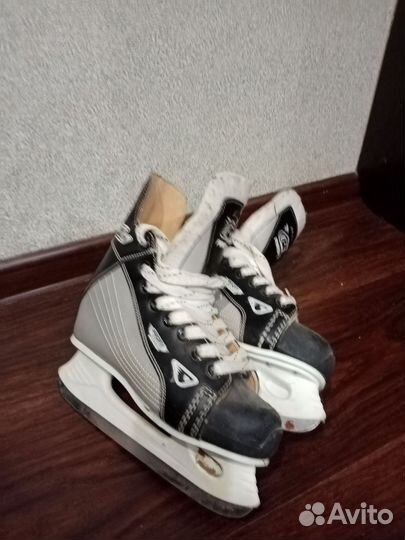 Коньки хоккейные