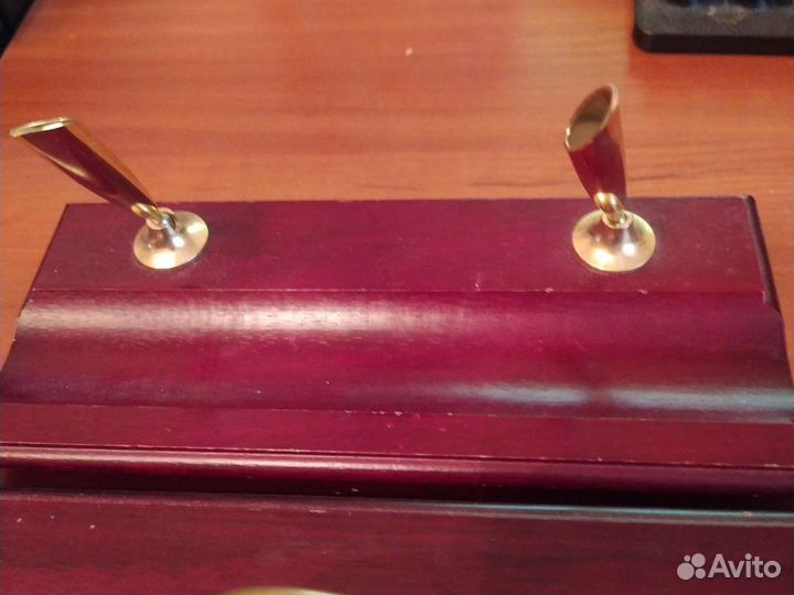 Подставки для перекидного календаря ручек