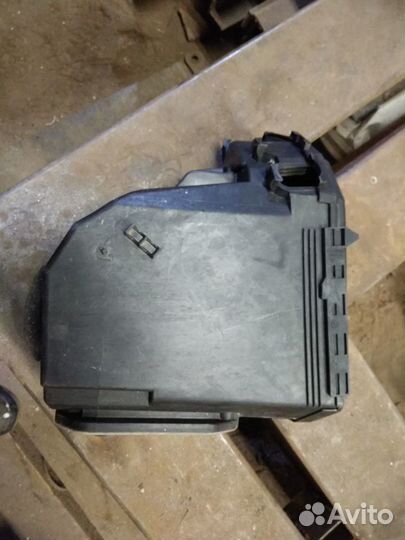 Корпус блока предохранителей правый левый Mercedes