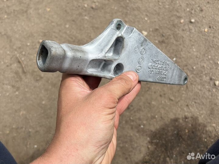 Опора двигателя Audi A4 B6 1.8T 8E0199343J