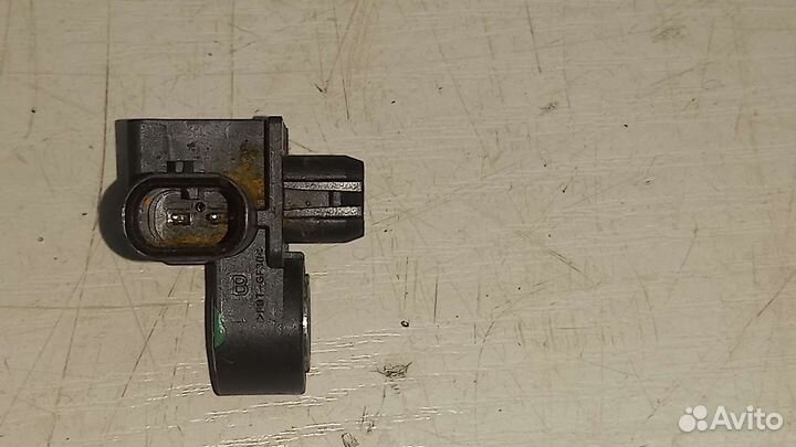 Датчик удара передний Skoda Octavia A8