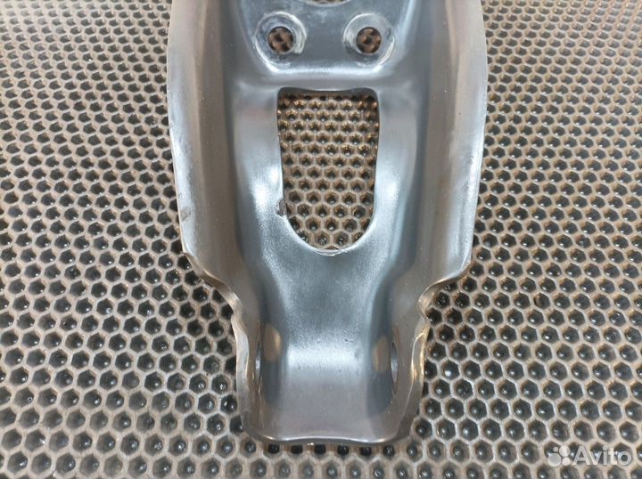 A9433230240 Кронштейн амортизатора верхний