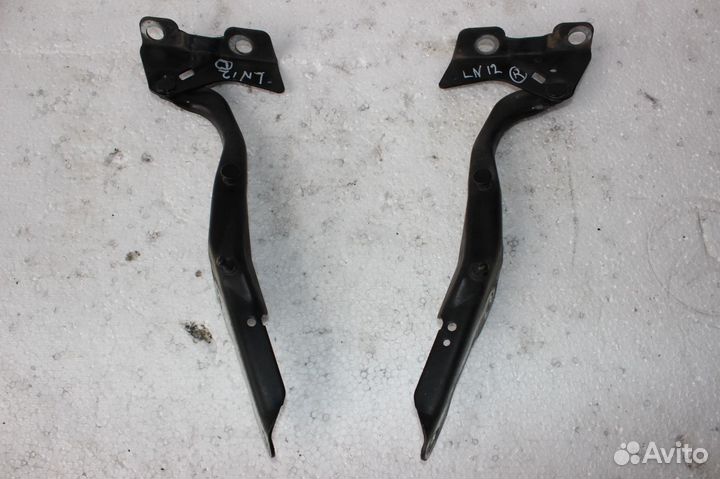 Петли капота на Lincoln Navigator 2