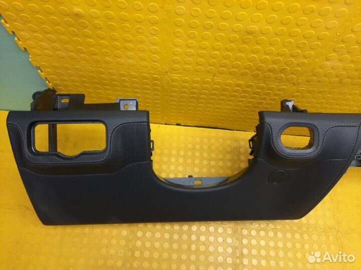 Декоративная накладка на торпедо Mercedes-Benz Gle