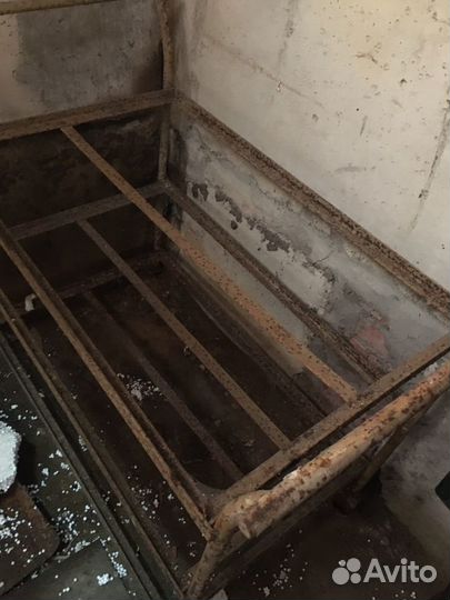 Железные полки