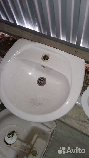 Унитазы с бачком бу, раковины средняя и угловая бу