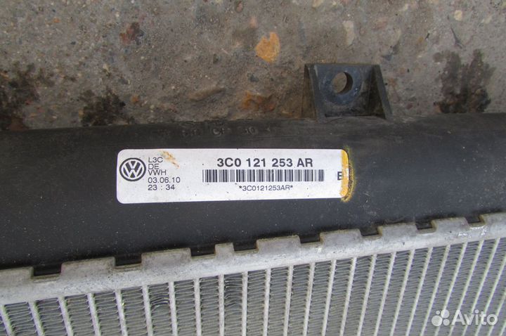 Радиатор охлаждения Volkswagen Passat B6 2.0 TDI