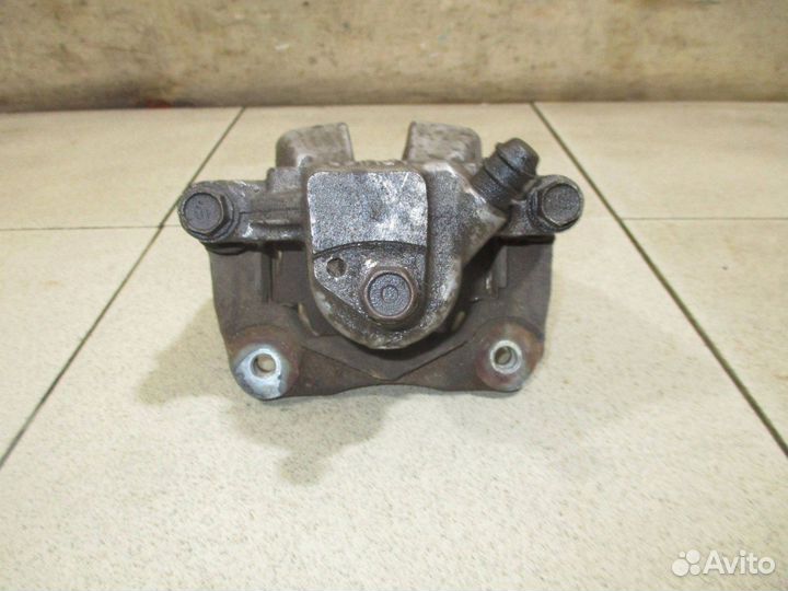 Суппорт задний левый Toyota Camry 50