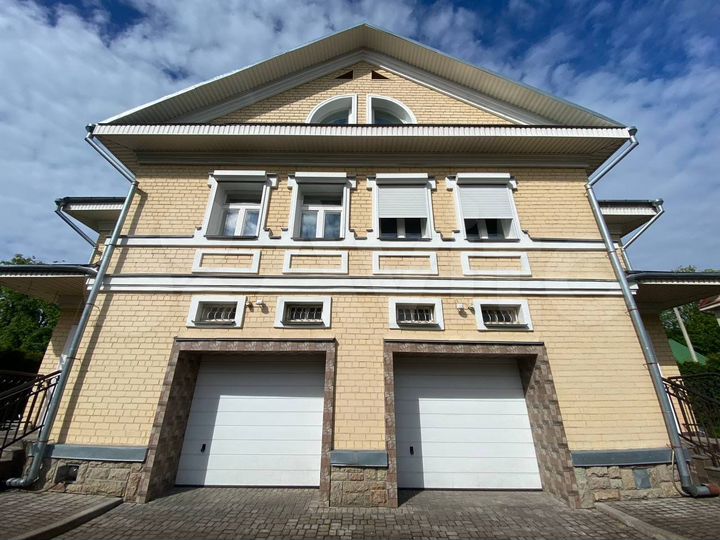 Дом 800 м² на участке 8 сот.