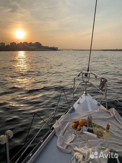 Прогулка на парусной яхте