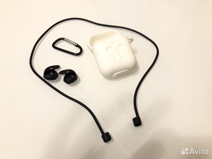 Оригинальный чехол на AirPods Apple