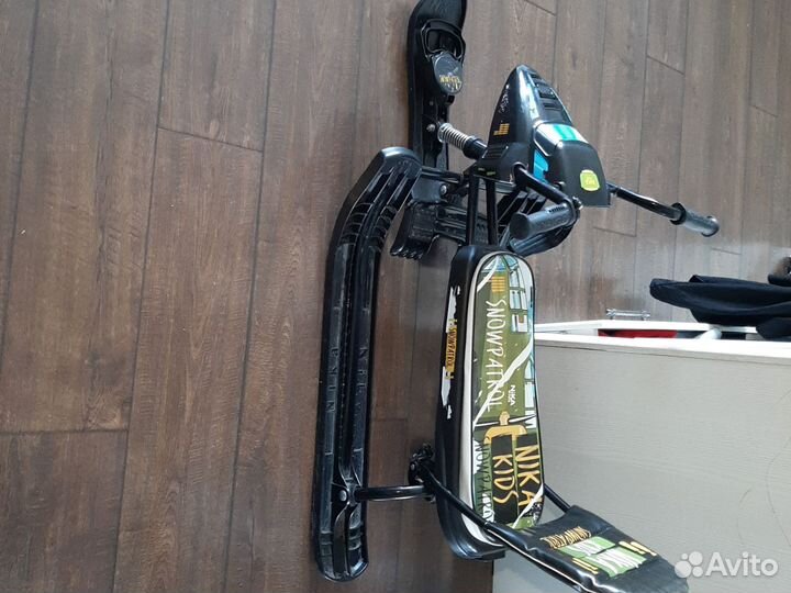 Детский снегокат с ручкой бу