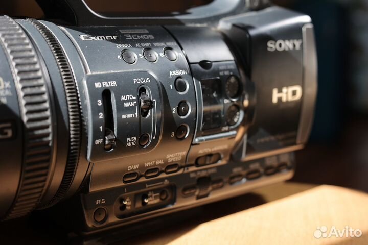 Видеокамера sony HDR-AX2000E