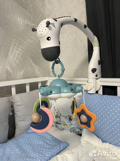 Мобиль на кроватку с проектором жираф