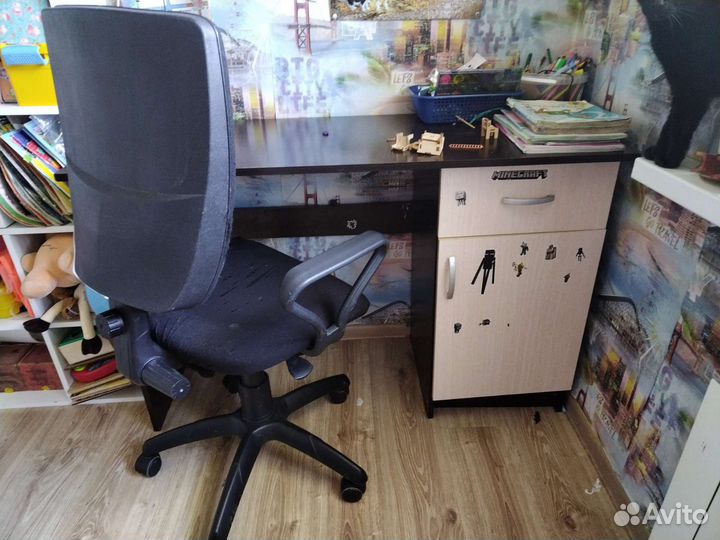 Стол письменный