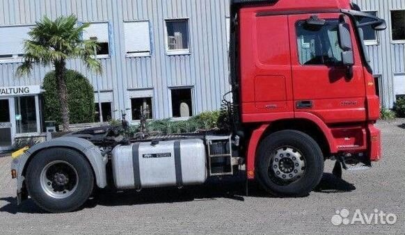 Pазбираем грузовик Mercedes-Benz Actros mpiii 2009