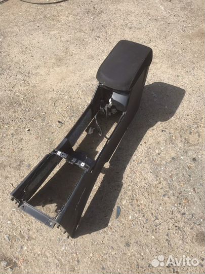 Подлокотник Mitsubishi Lancer 10