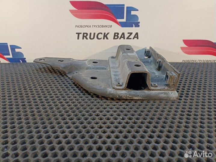 504023907 Кронштейн кабины передний левый