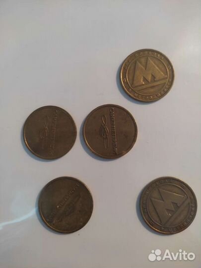 Монеты и банкноты разных стран, жетоны