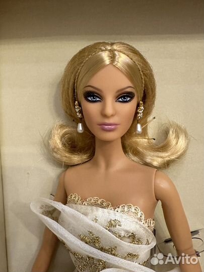 Barbie glimmer of gold 2010