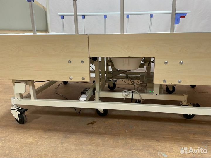 Медицинская электрическая кровать и инвалидное кре