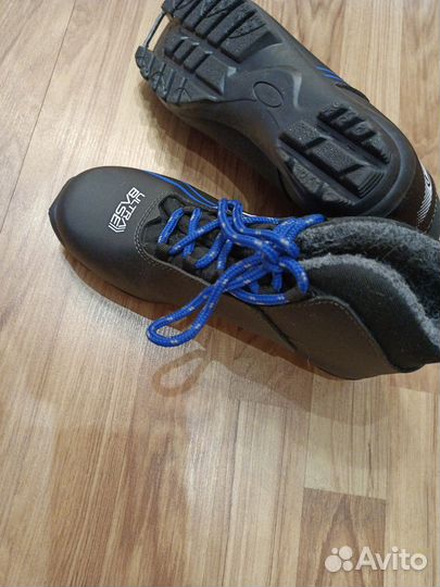 Лыжные ботинки 40 размер новые