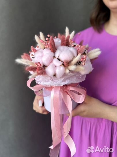 Цветы в шляпной коробке