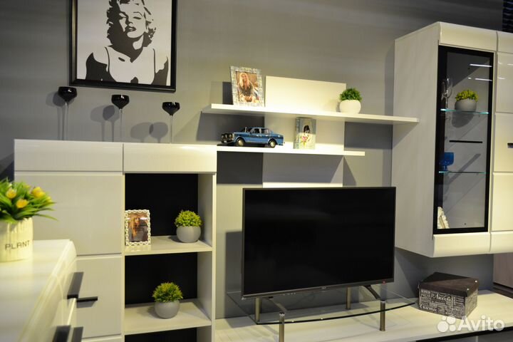 Полка стеклянная под телевизор 